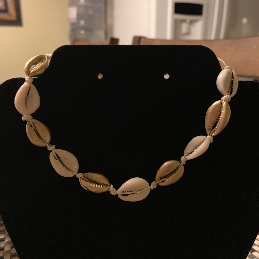 Good cowrie Shell Necklace
